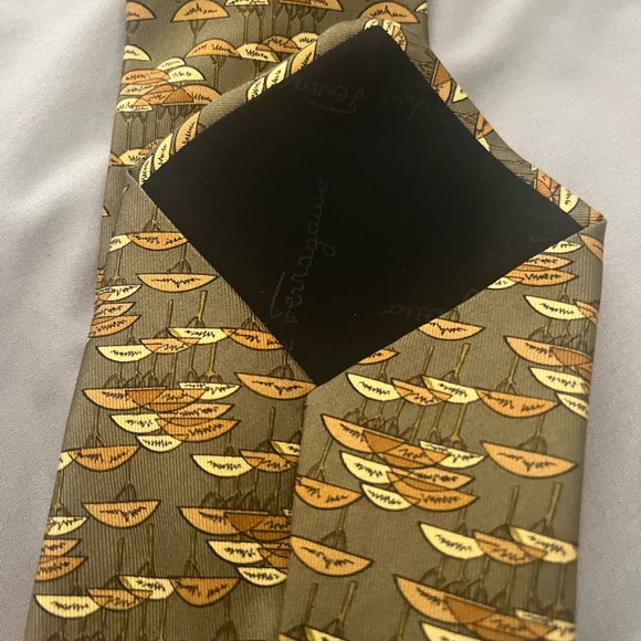 BNWT Salvatore Ferragamo Silk Tie - Picture 8 of 12